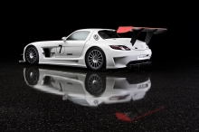  Mercedes-Benz SLS    